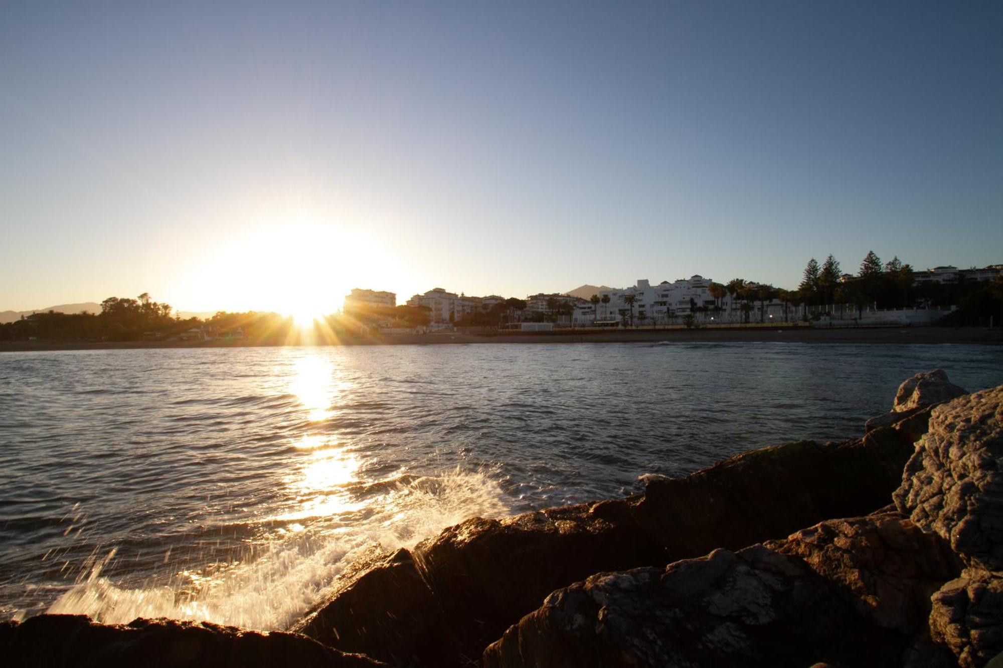Marbella Banus Suites - Lily Playas Del Duque Banus Beach Apartment Buitenkant foto