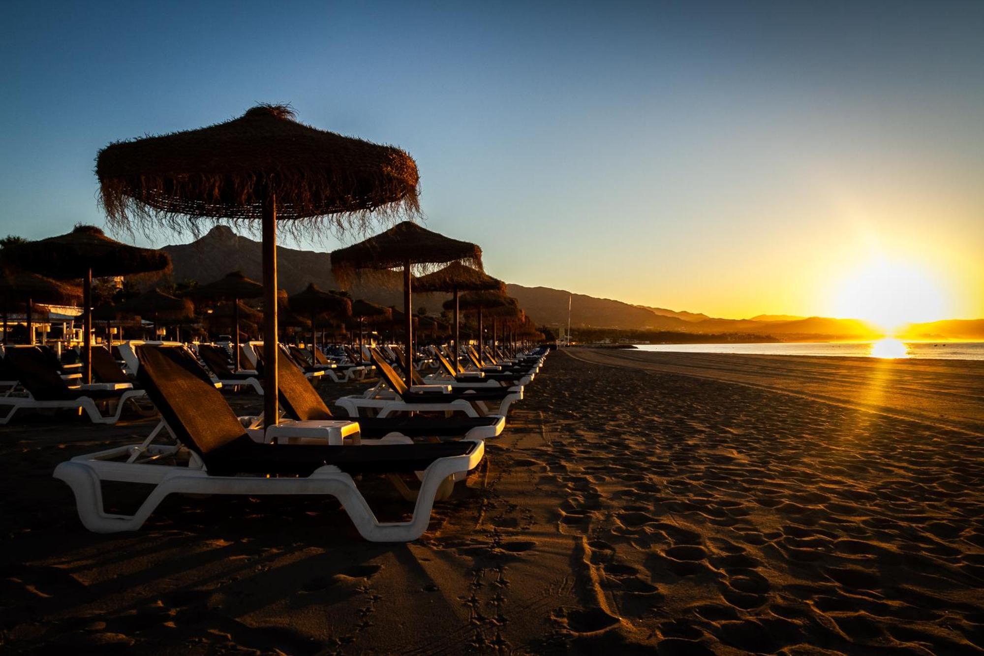 Marbella Banus Suites - Lily Playas Del Duque Banus Beach Apartment Buitenkant foto