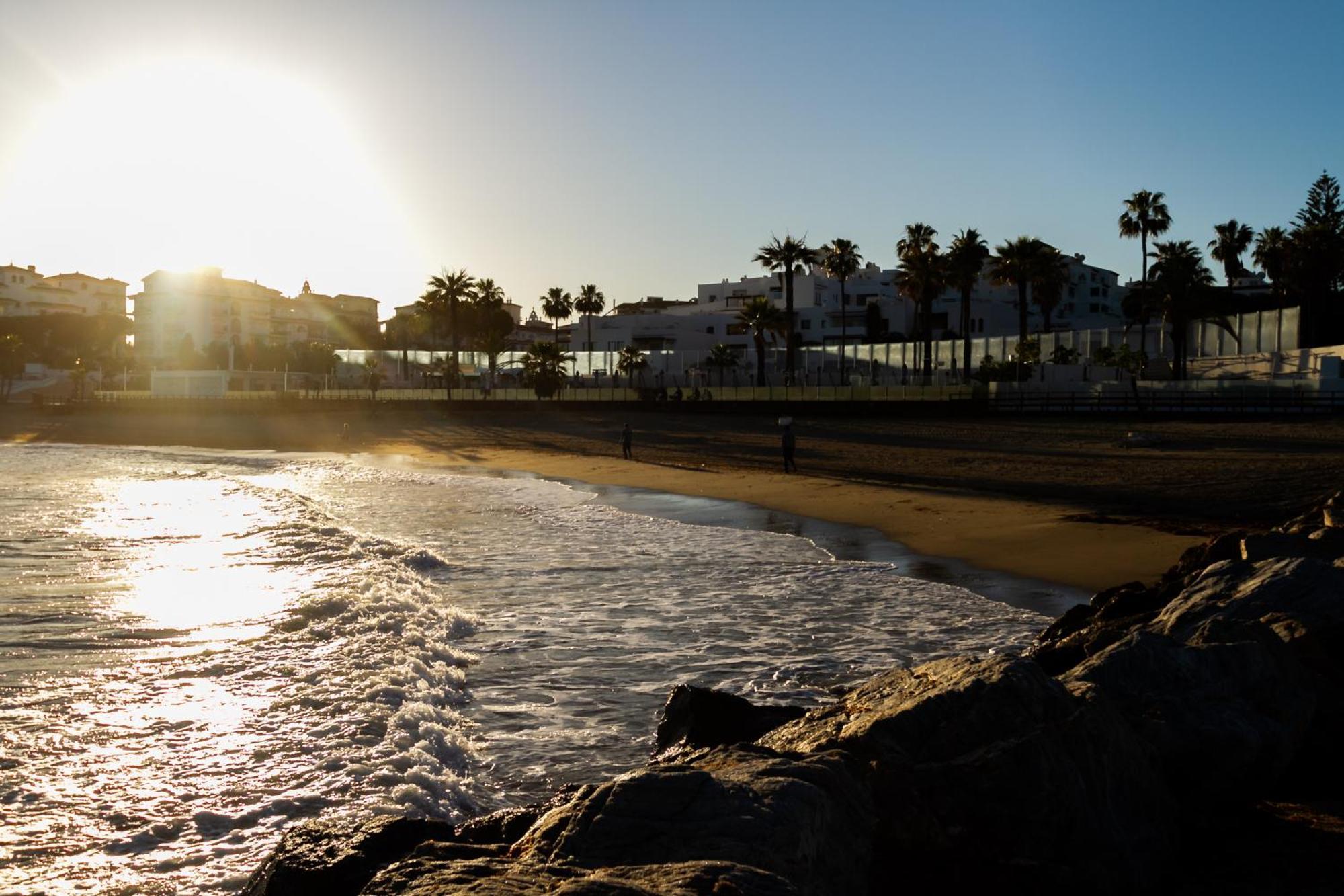 Marbella Banus Suites - Lily Playas Del Duque Banus Beach Apartment Buitenkant foto