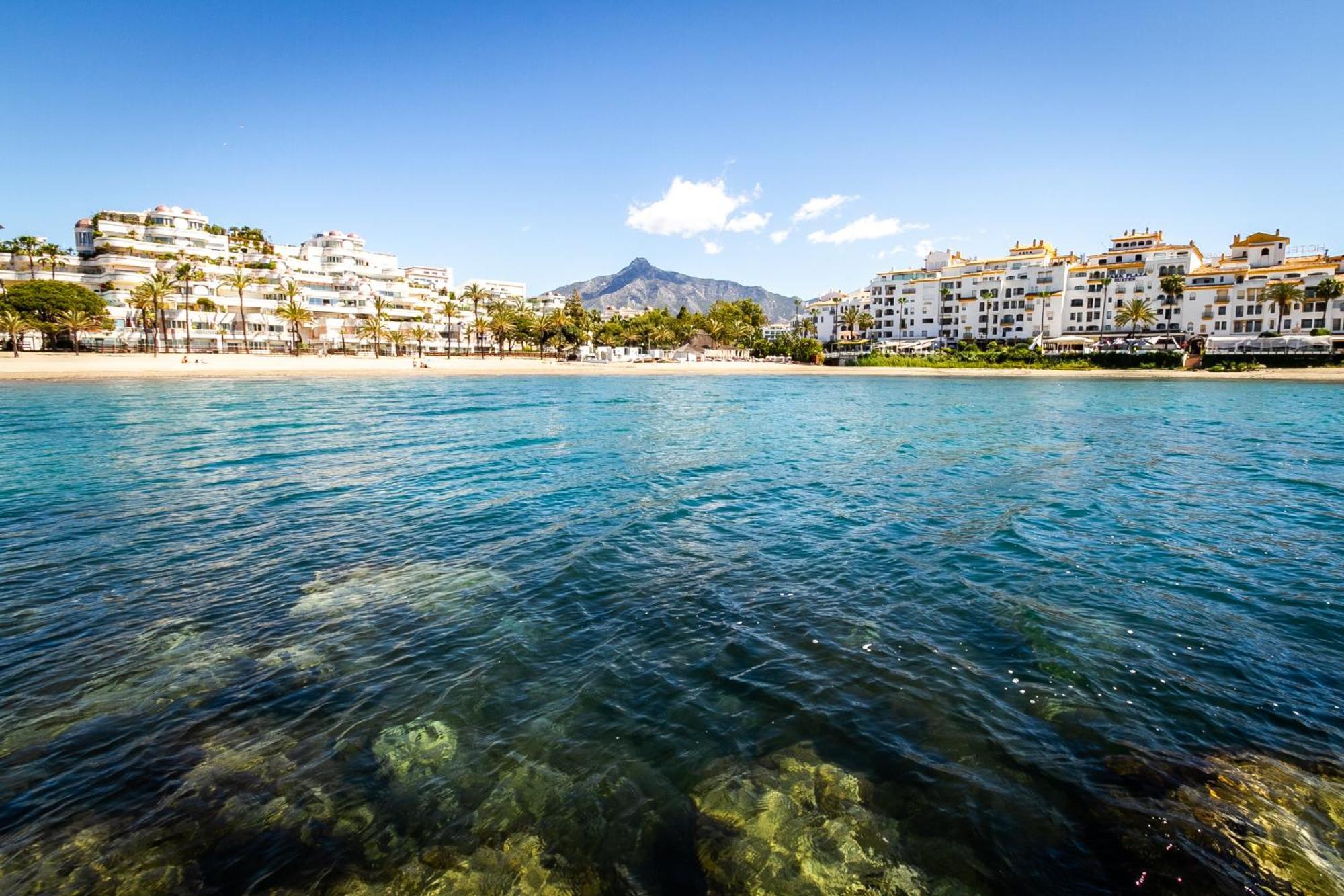 Marbella Banus Suites - Lily Playas Del Duque Banus Beach Apartment Buitenkant foto
