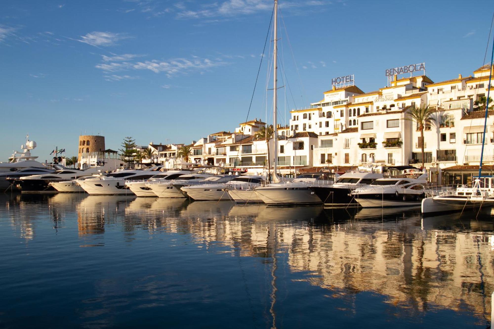 Marbella Banus Suites - Lily Playas Del Duque Banus Beach Apartment Buitenkant foto