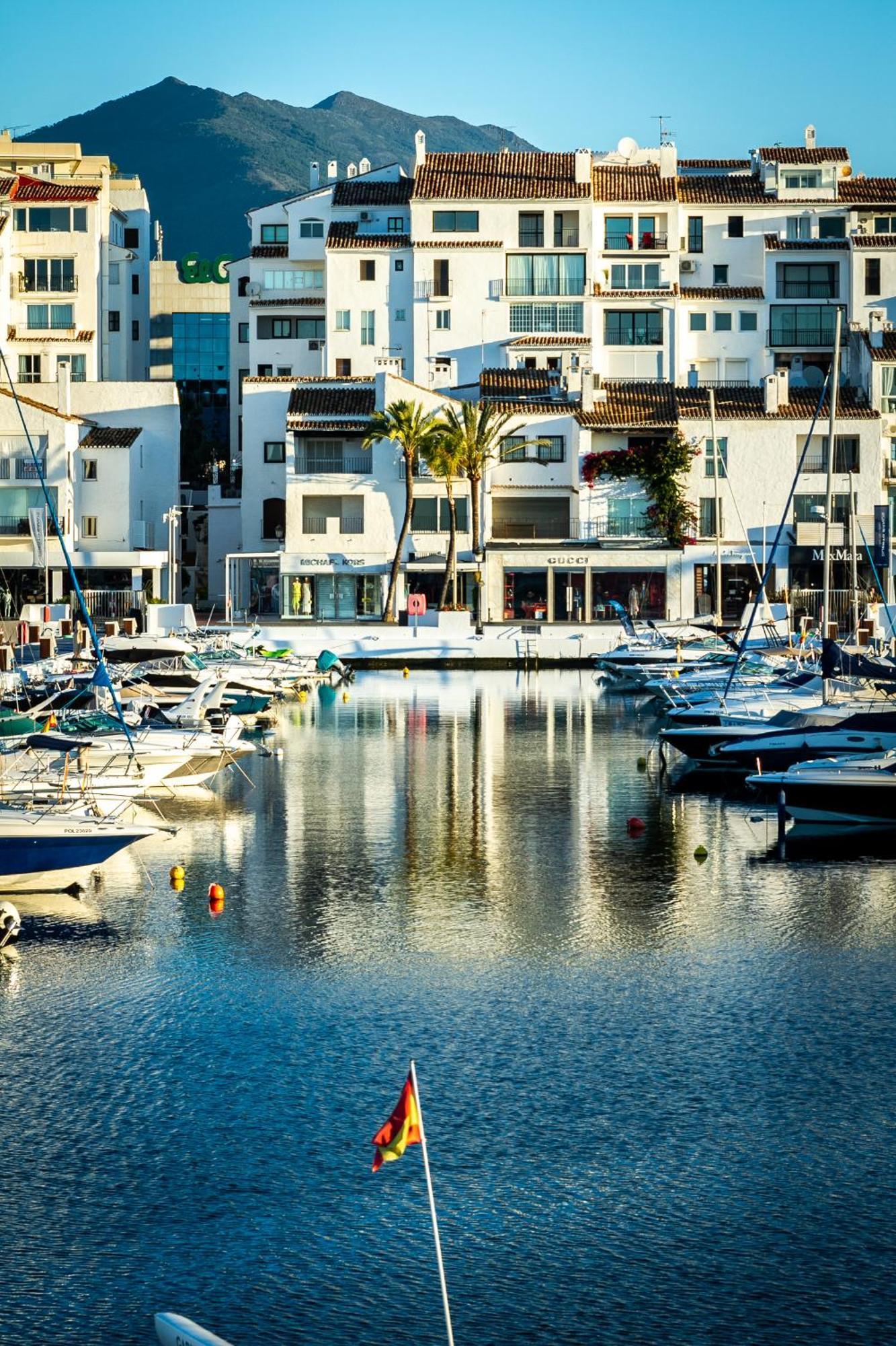 Marbella Banus Suites - Lily Playas Del Duque Banus Beach Apartment Buitenkant foto