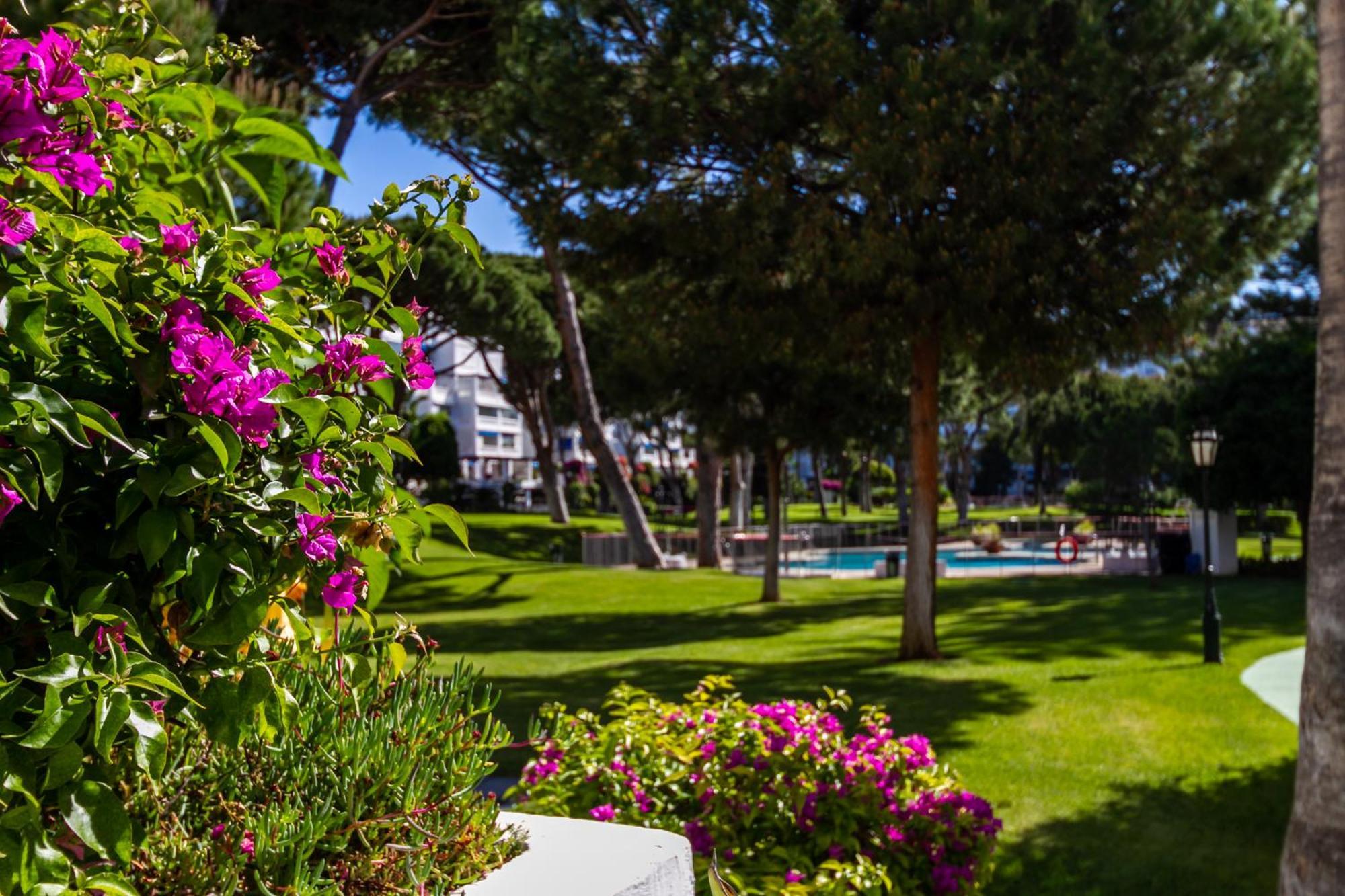 Marbella Banus Suites - Lily Playas Del Duque Banus Beach Apartment Buitenkant foto