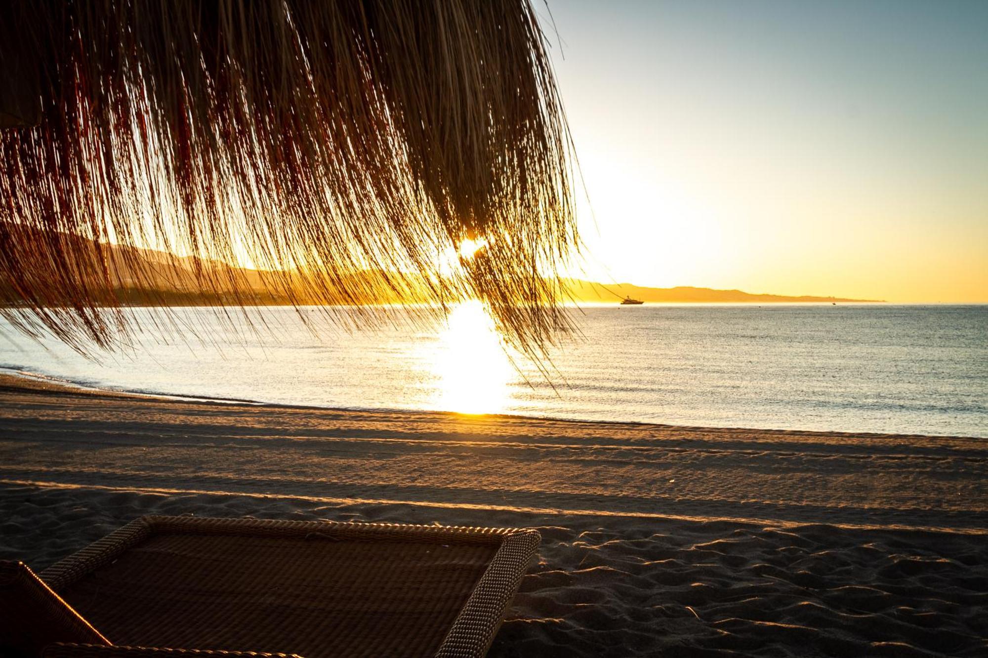Marbella Banus Suites - Lily Playas Del Duque Banus Beach Apartment Buitenkant foto