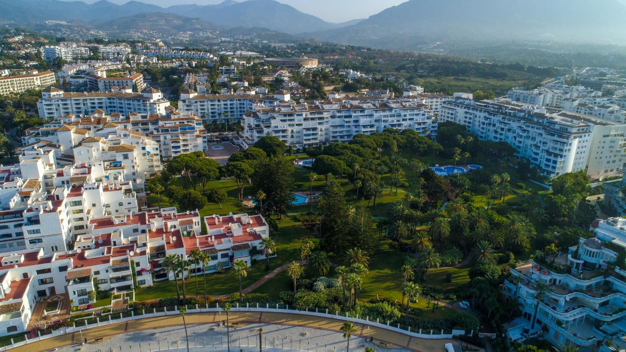 Marbella Banus Suites - Lily Playas Del Duque Banus Beach Apartment Buitenkant foto