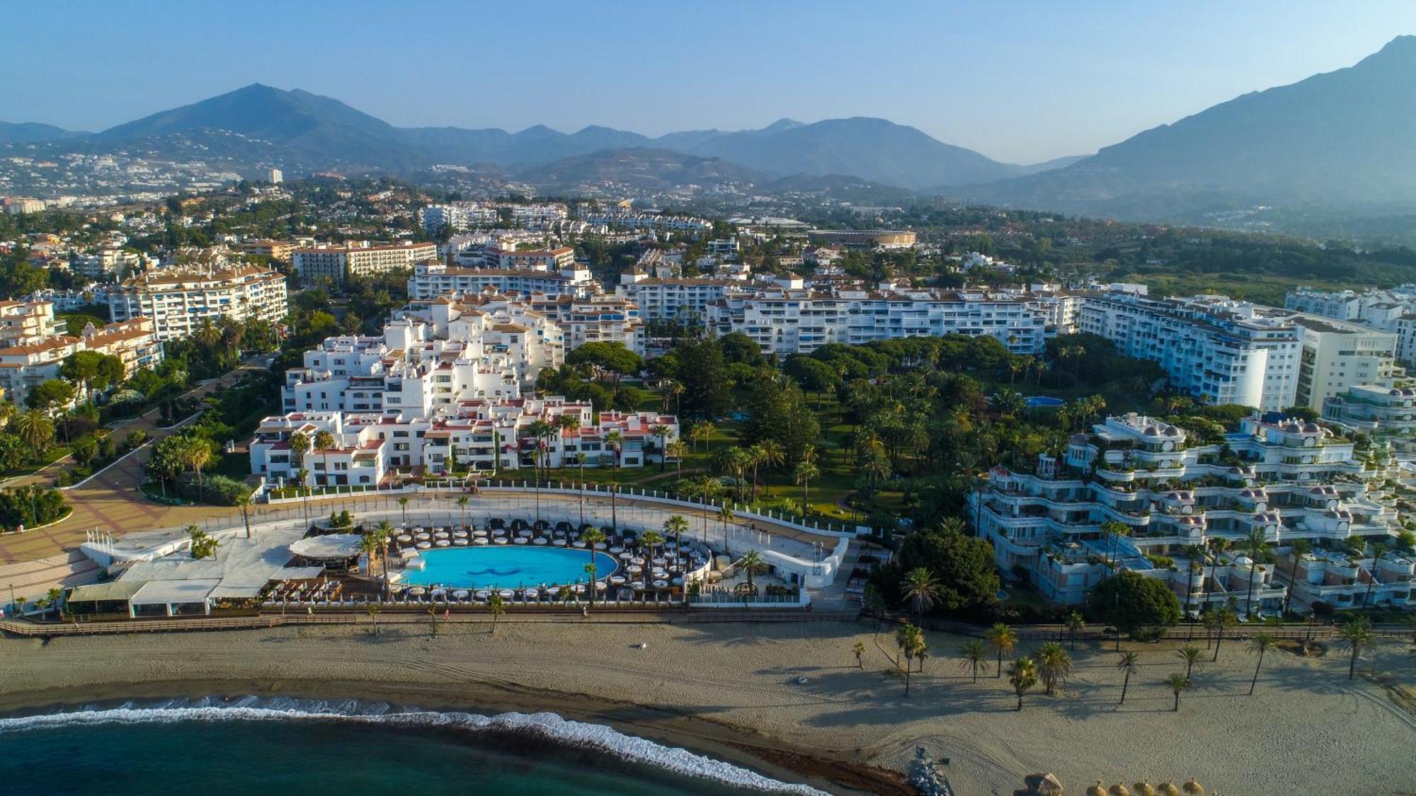 Marbella Banus Suites - Lily Playas Del Duque Banus Beach Apartment Buitenkant foto