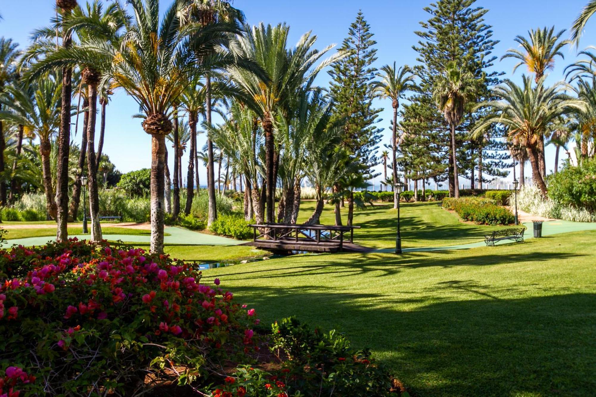 Marbella Banus Suites - Lily Playas Del Duque Banus Beach Apartment Buitenkant foto