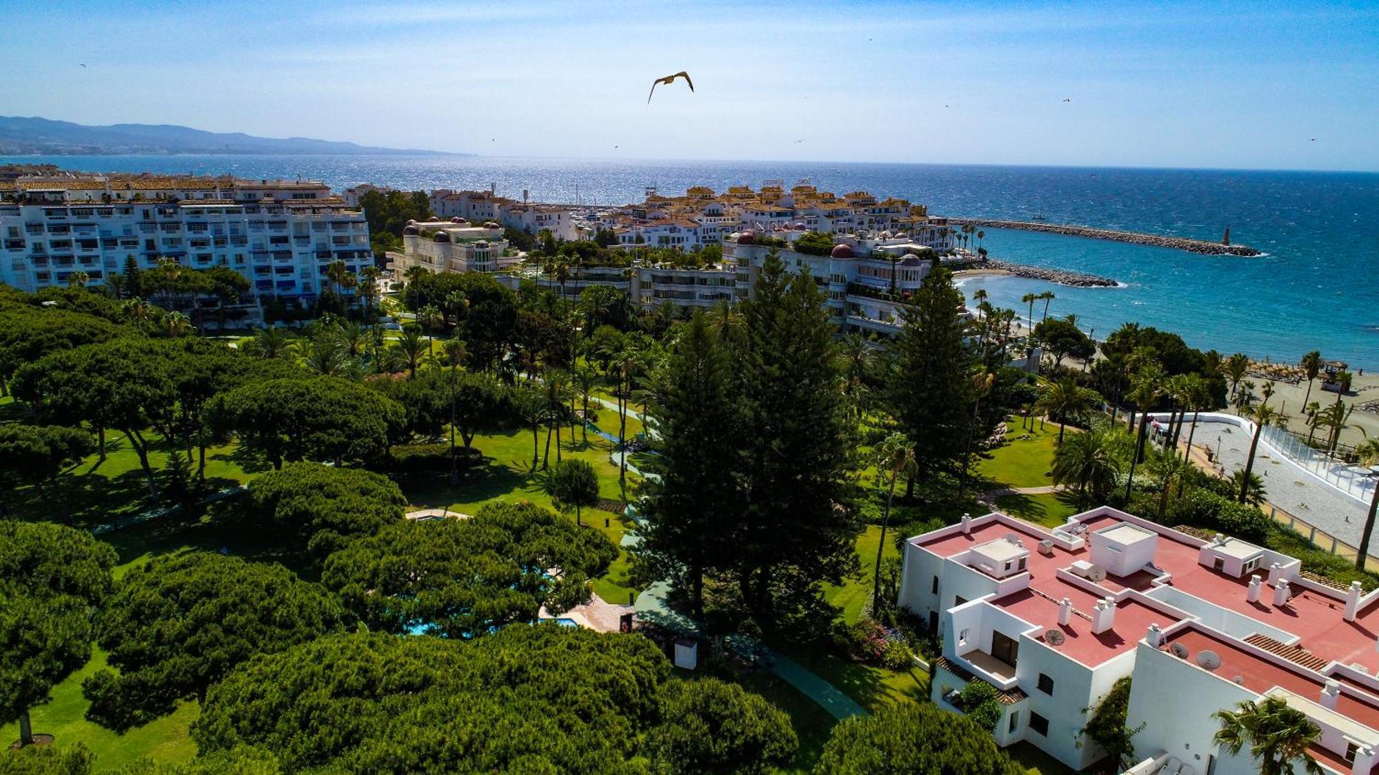 Marbella Banus Suites - Lily Playas Del Duque Banus Beach Apartment Buitenkant foto