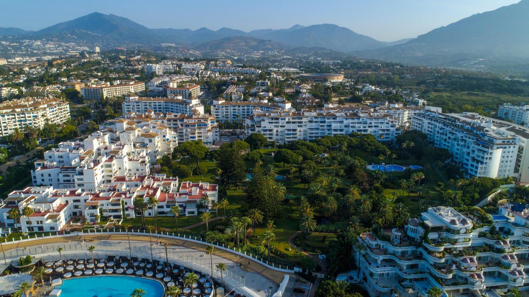 Marbella Banus Suites - Lily Playas Del Duque Banus Beach Apartment Buitenkant foto